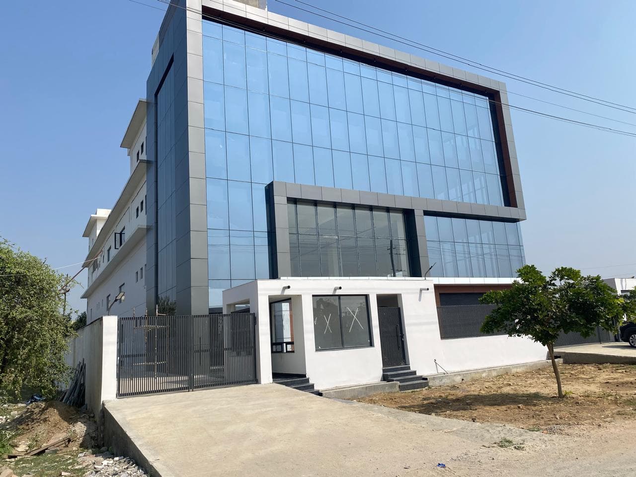 22000 / 23000 sqft Industry for Rent Out in Sector 63, Noida