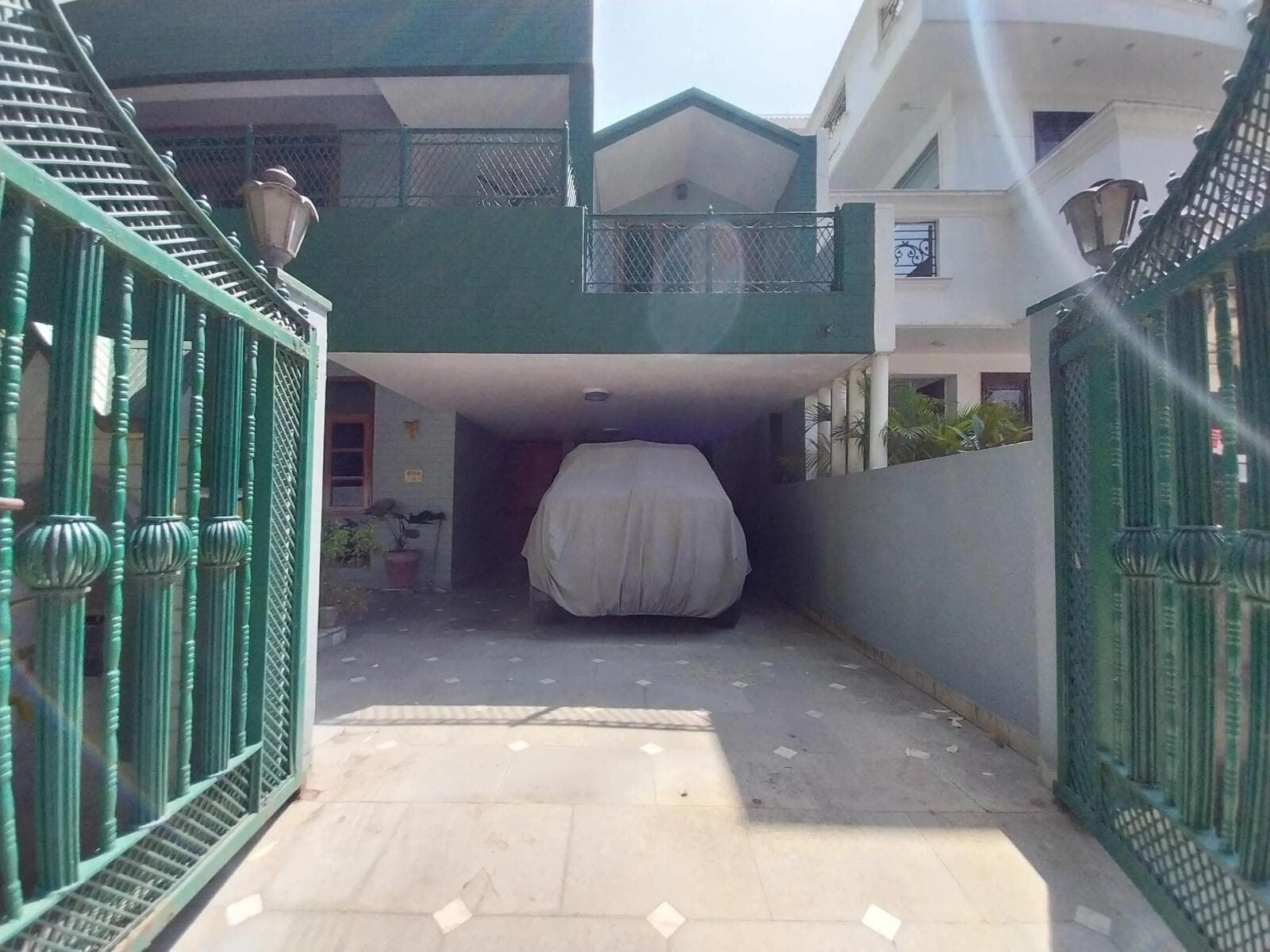 3000 sqmeters 2 BHK Villa/Kothi/House for Rent Out in Sector 30, Noida