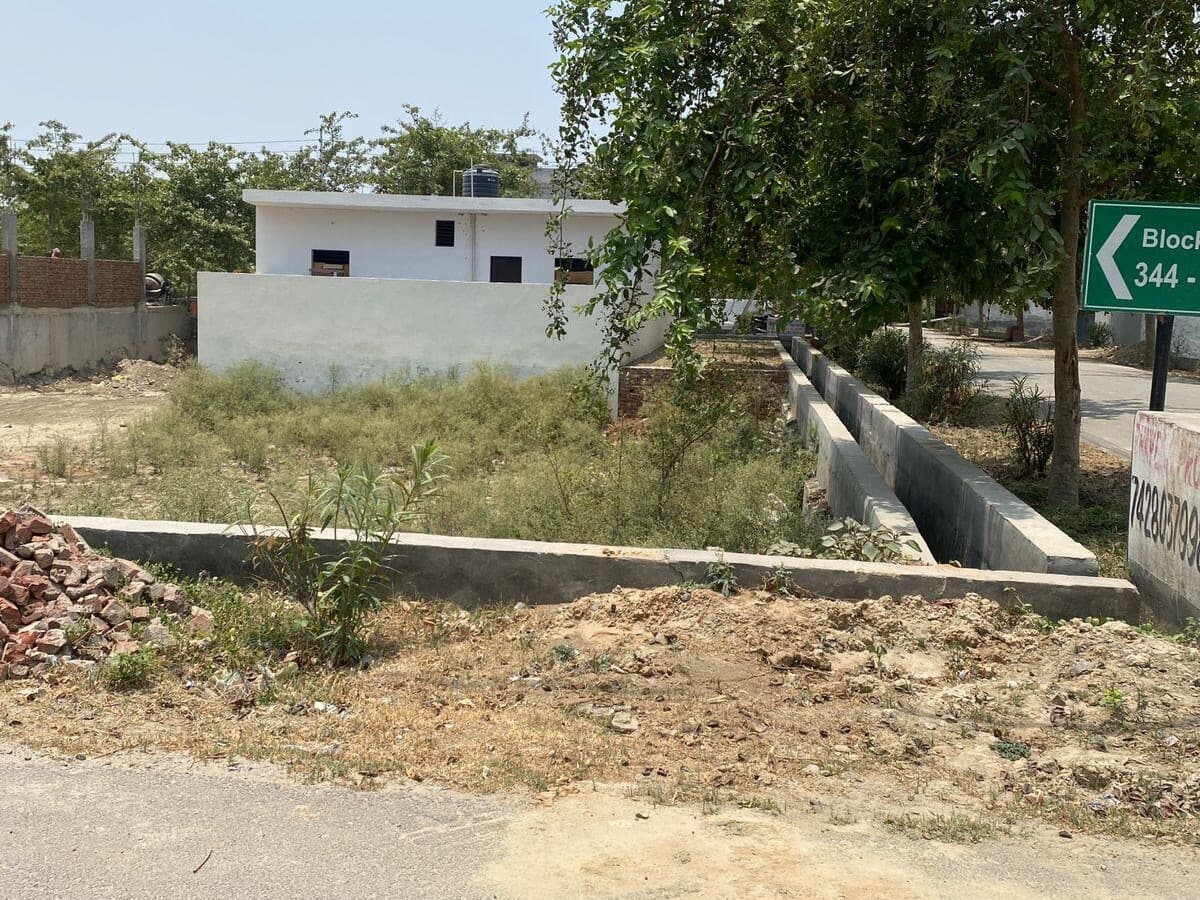 300 sqmeters Plot/Land for Sell in Sector 22D Yamuna Expressway, Greater Noida