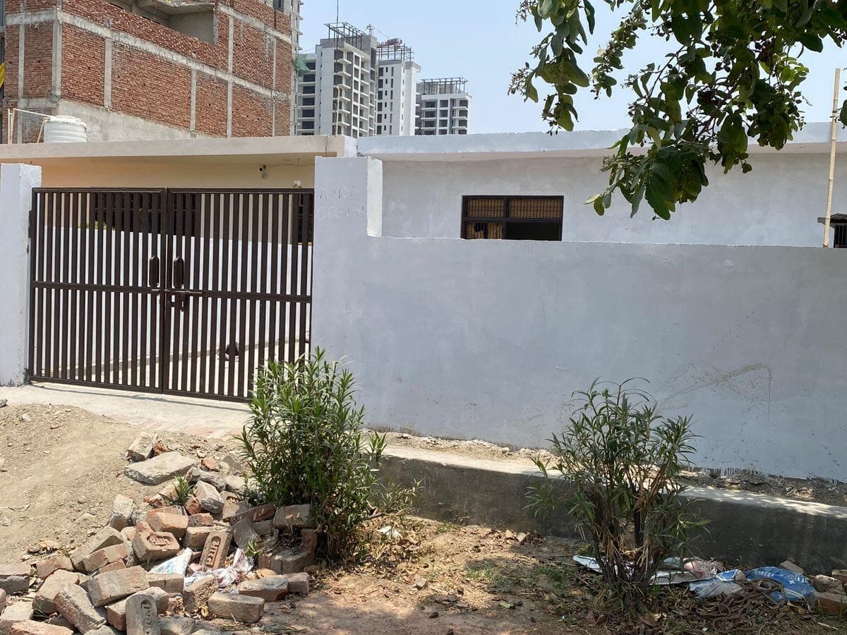 390 sqmeters Plot/Land for Sell in Sector 26, Noida