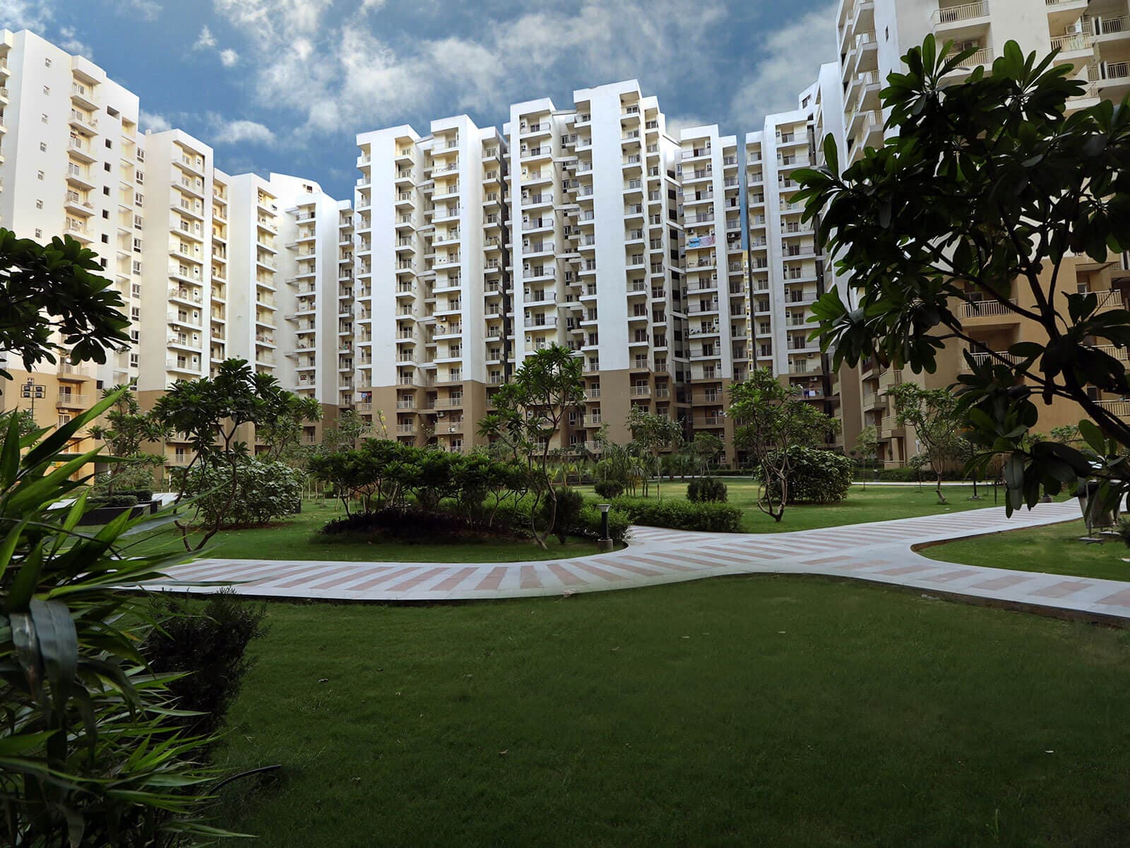 Paramount Emotions 1075 / 867 sqft 2 BHK Apartment for Sell in Paramount Emotions, Sector 1 Greater Noida West, Greater Noida