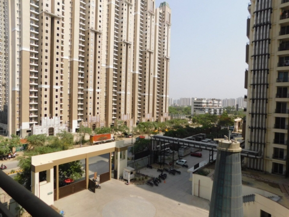 Amrapali Golf homes