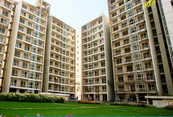 Jaypee greens The Pavilion Court 3 bhk apartment for sell 1810 Sq ft