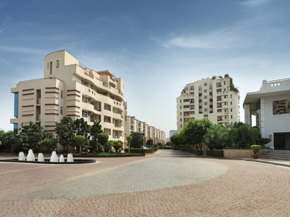 Eldeco Utopia 2430 sqft 3 BHK + Study + Servent  apartment for sell