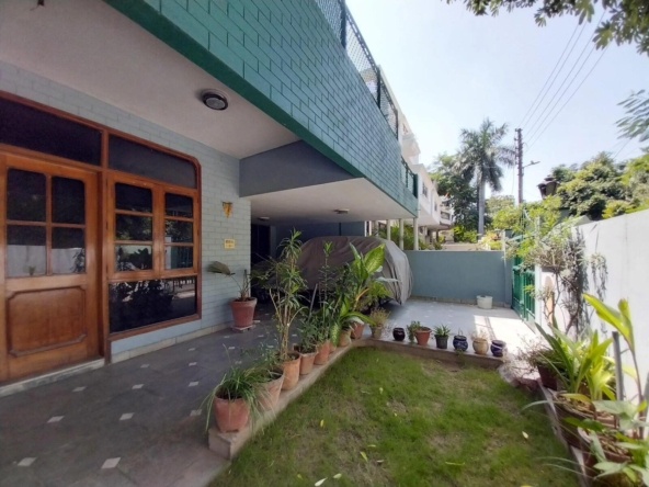 162 sq. Meter Kothi for rent in sector 22 Noida