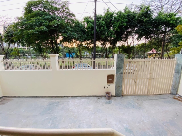 300 sqmeters Plot for sell